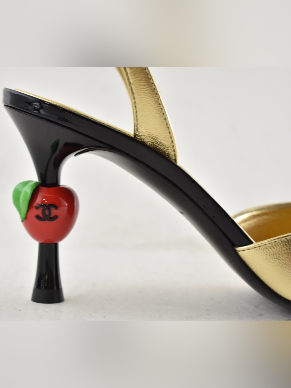 Chanel 26A Metiers Blazy Gold Black Red Apple Sling CC Slingback Heel Pump 38 - Picture 4 of 16